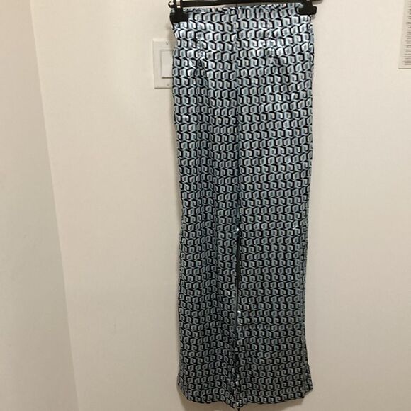 Mermaid Way NWT Silky Lounge Wear/Pajama 2 Piece Set in Geometric Print. Size S. - Picture 7 of 9
